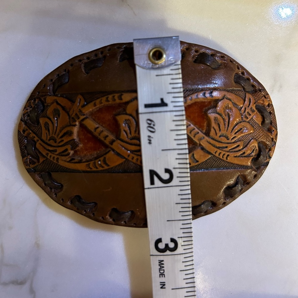 Leather hand made belt buckle with velour accent. Vintage - Picture 5 of 8